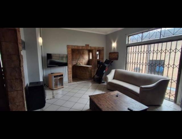3 BEDROOM HOUSE FOR SALE IN PRIMROSE